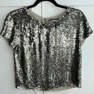 PRICE DROOOPPP💞NWT 1️⃣ of a kind Alice & Olivia Silver top✨